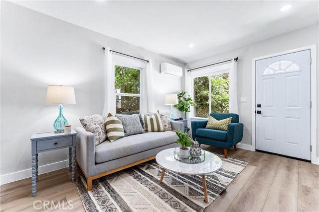 4400 Homer Street, Los Angeles CA: https://media.crmls.org/medias/40c5d2dd-4c3f-44a0-88a7-353fdc202283.jpg