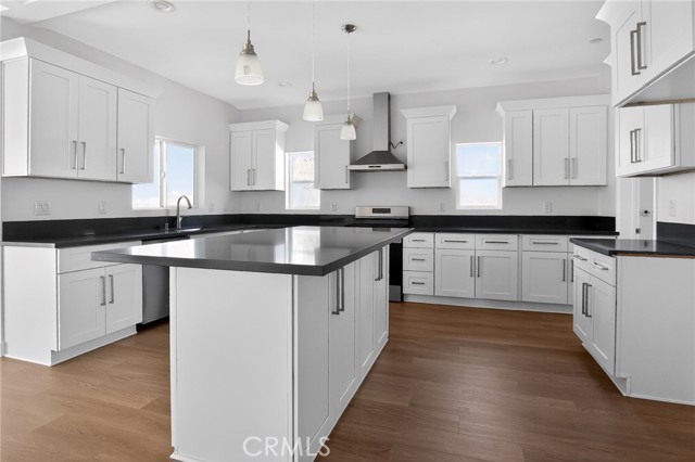 Detail Gallery Image 3 of 33 For 16015 Ceres Ave, Fontana,  CA 92335 - 3 Beds | 4/1 Baths