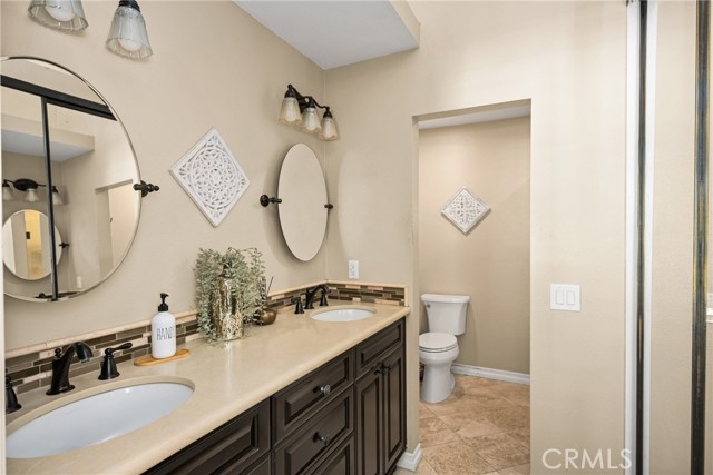26065 Las Flores, Mission Viejo CA: https://media.crmls.org/medias/40c62daa-0e7e-433e-80e8-e84ff6986e4d.jpg
