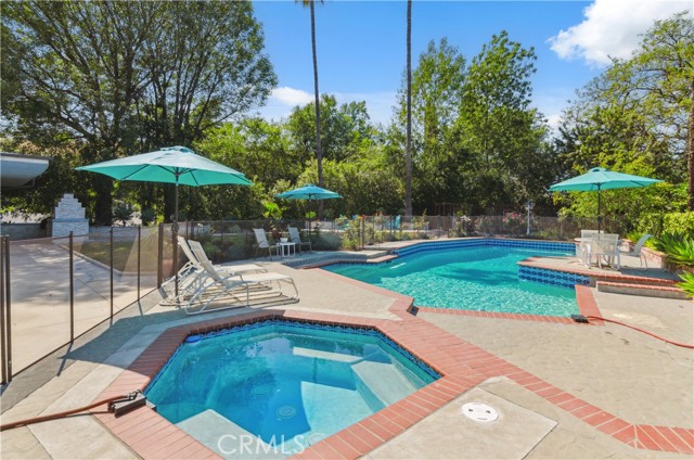 20283 Lorenzana Drive, Woodland Hills CA: https://media.crmls.org/medias/40c63b73-6437-4bc1-8e81-7c975f62d902.jpg