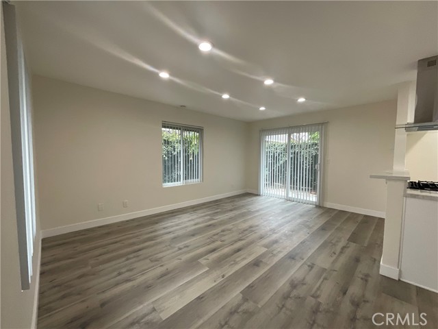 Detail Gallery Image 2 of 20 For 16862 Green Ln #2,  Huntington Beach,  CA 92649 - 1 Beds | 1 Baths