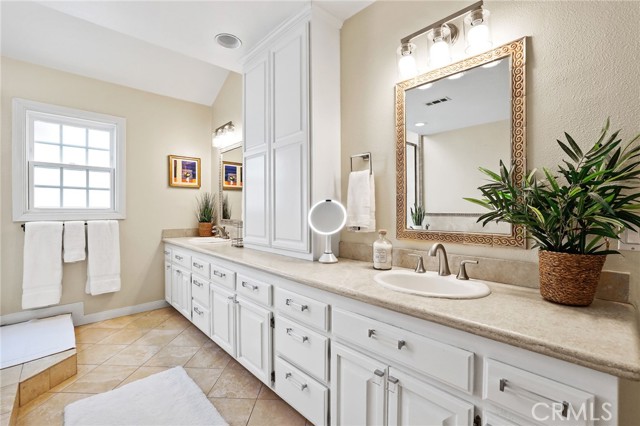 Detail Gallery Image 32 of 37 For 212 2nd St, Seal Beach,  CA 90740 - 4 Beds | 3/1 Baths