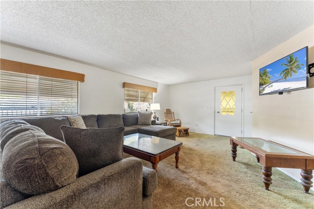 17105 Aragon Drive, Perris CA: https://media.crmls.org/medias/40c6b495-ac9a-40e3-a133-a0a610750833.jpg