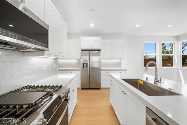 410 Lobata, Irvine CA: https://media.crmls.org/medias/40c70333-3b57-4e1c-9ecc-95f71e5fc360.jpg