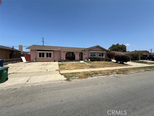 2073 Sandalwood Drive, Santa Maria CA: https://media.crmls.org/medias/40c70df3-02c3-43fc-88f0-6d31432b9418.jpg
