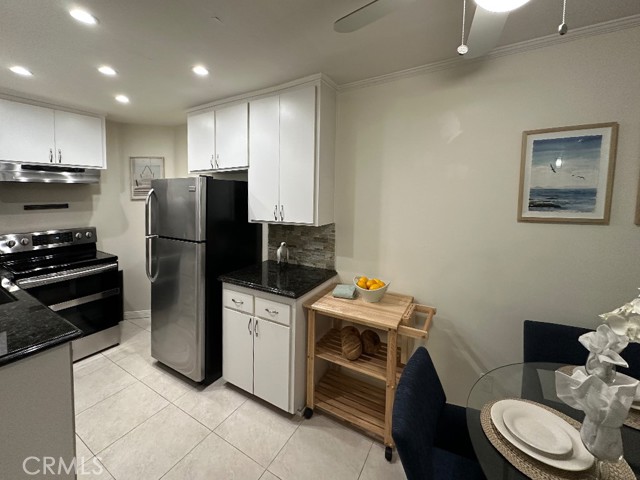 Detail Gallery Image 8 of 34 For 1108 Camino Real #409,  Redondo Beach,  CA 90277 - 2 Beds | 2 Baths
