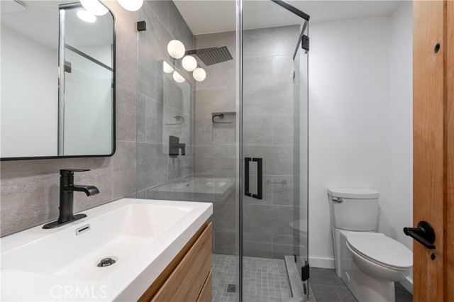 22139 burbank, Woodland Hills CA: https://media.crmls.org/medias/40c876ed-1531-4577-82c9-c440ff5d9b22.jpg