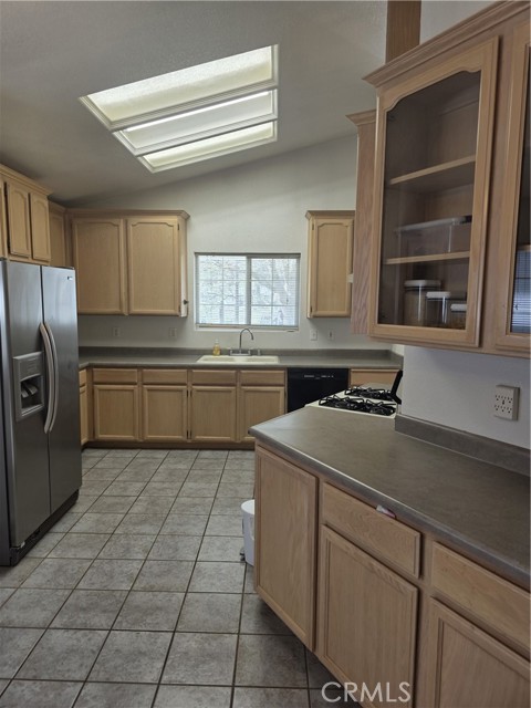 Detail Gallery Image 4 of 21 For 21737 Shadow Ln, Burney,  CA 96013 - 2 Beds | 2 Baths