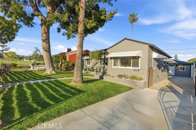 Detail Gallery Image 4 of 74 For 2140 N Rose St, Burbank,  CA 91505 - 5 Beds | 3/1 Baths