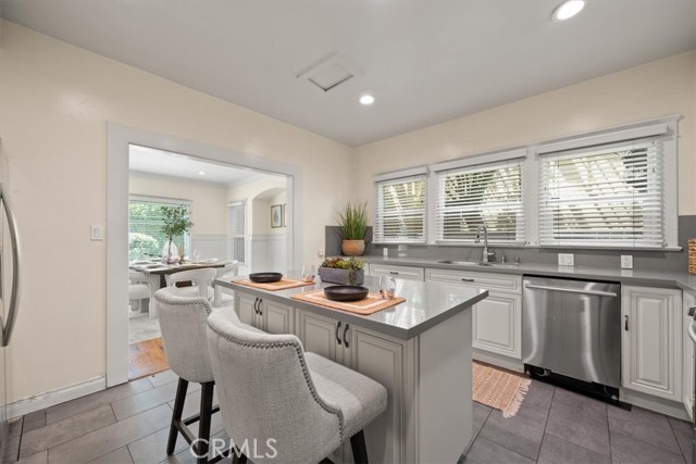 268 S Norton Avenue, Los Angeles CA: https://media.crmls.org/medias/40cb1524-f212-441b-b268-b1dd218f9b38.jpg