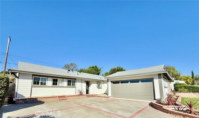 Detail Gallery Image 2 of 27 For 27215 Elias, Saugus,  CA 91350 - 4 Beds | 2 Baths