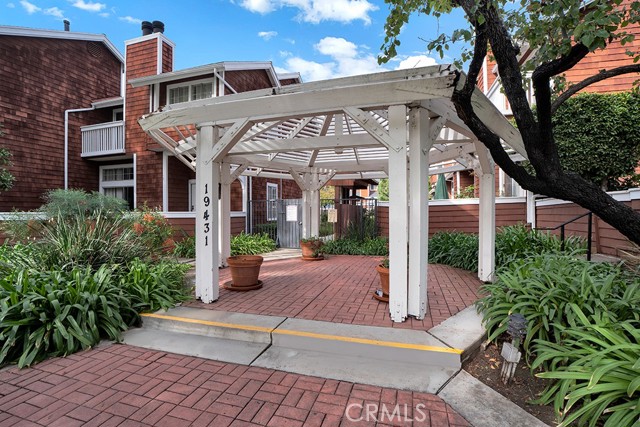 Detail Gallery Image 2 of 34 For 19431 Sherman Way #10,  Reseda,  CA 91335 - 2 Beds | 2/1 Baths