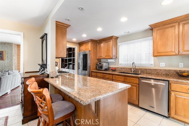 Detail Gallery Image 8 of 47 For 2909 S Rita Way, Santa Ana,  CA 92704 - 6 Beds | 4 Baths