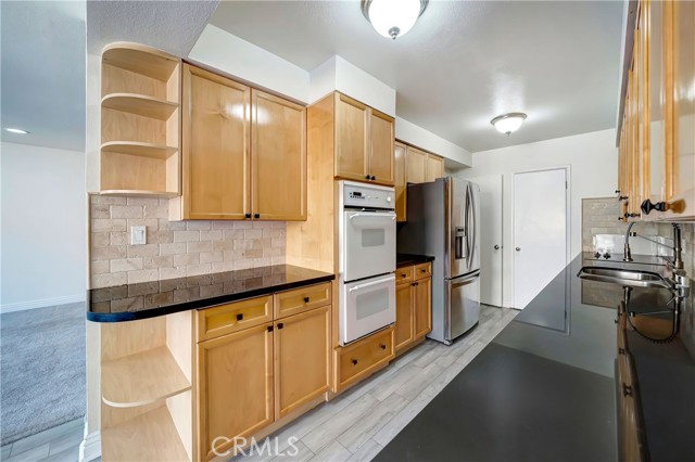 Detail Gallery Image 19 of 65 For 4647 Willis Ave #312,  Sherman Oaks,  CA 91403 - 2 Beds | 2 Baths