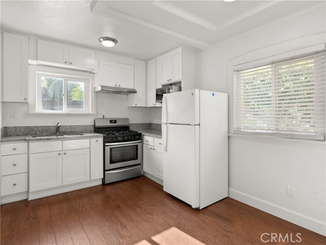 1406 Argonne Avenue, Long Beach CA: https://media.crmls.org/medias/40cdce52-6d0e-43c4-9f00-403bf371898e.jpg