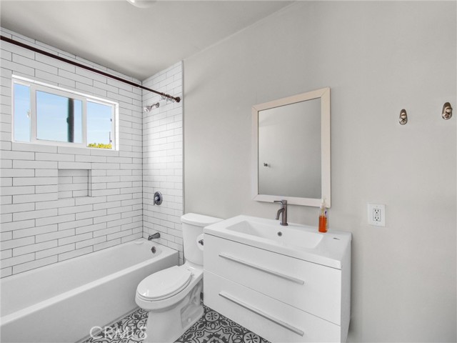 Detail Gallery Image 9 of 14 For 1319 Cypress Ave #3,  Cypress Park,  CA 90065 - 2 Beds | 1 Baths