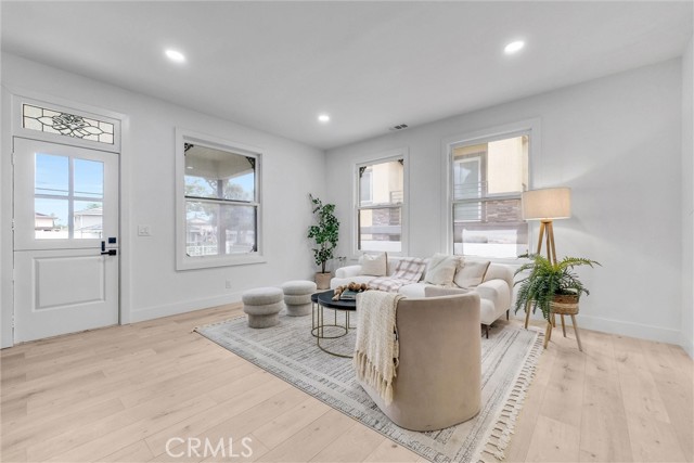 239 N San Antonio Avenue, Upland CA: https://media.crmls.org/medias/40cf7342-0339-46ca-ba57-3d20ebc8c97a.jpg