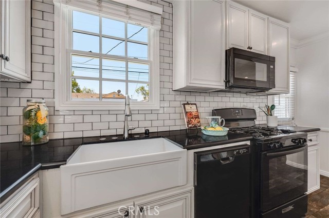 3322 Sandwood Street, Lakewood CA: https://media.crmls.org/medias/40cf95f8-cbd0-43bc-962e-6f59f391483b.jpg