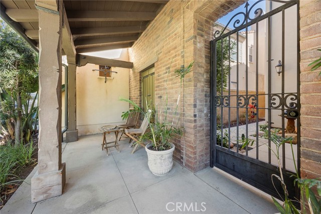 Detail Gallery Image 2 of 32 For 24 Tree Clover, Irvine,  CA 92618 - 3 Beds | 2/1 Baths