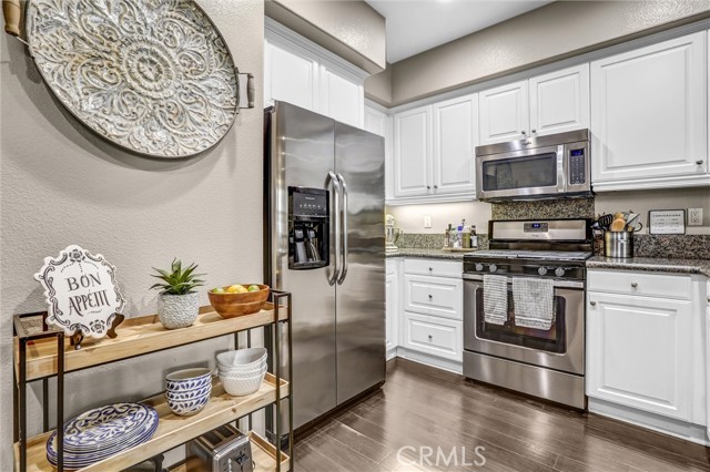 Detail Gallery Image 2 of 15 For 2245 Rolling River Ln #2,  Simi Valley,  CA 93063 - 3 Beds | 3 Baths