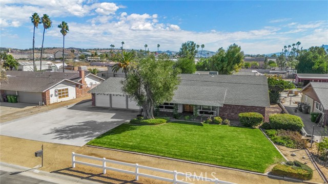 Detail Gallery Image 7 of 59 For 2384 Three Bar Ln, Norco,  CA 92860 - 4 Beds | 3 Baths