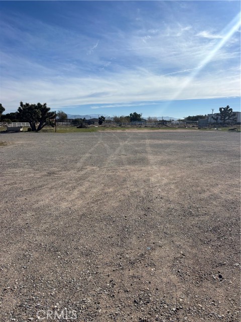 Detail Gallery Image 3 of 17 For 11971 Mission, Oak Hills,  CA 92344 - – Beds | – Baths