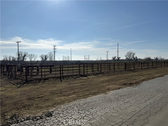 Detail Gallery Image 5 of 70 For 25565 Road 13, Chowchilla,  CA 93610 - 4 Beds | 3 Baths