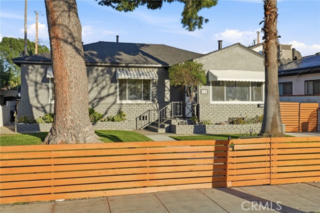 Detail Gallery Image 5 of 74 For 2140 N Rose St, Burbank,  CA 91505 - 5 Beds | 3/1 Baths