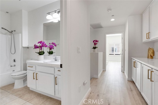 Guest bath room