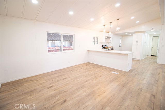 Detail Gallery Image 8 of 26 For 3524 E Avenue R #202,  Palmdale,  CA 93550 - 3 Beds | 2 Baths