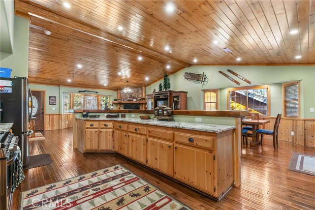 Detail Gallery Image 18 of 52 For 261 Crater Lake, Big Bear Lake,  CA 92315 - 3 Beds | 2 Baths