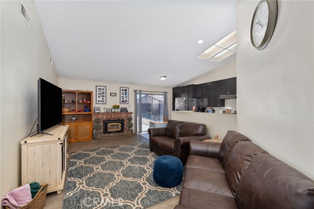 Detail Gallery Image 5 of 12 For 14579 Lilac Rd, Adelanto,  CA 92301 - 4 Beds | 2 Baths