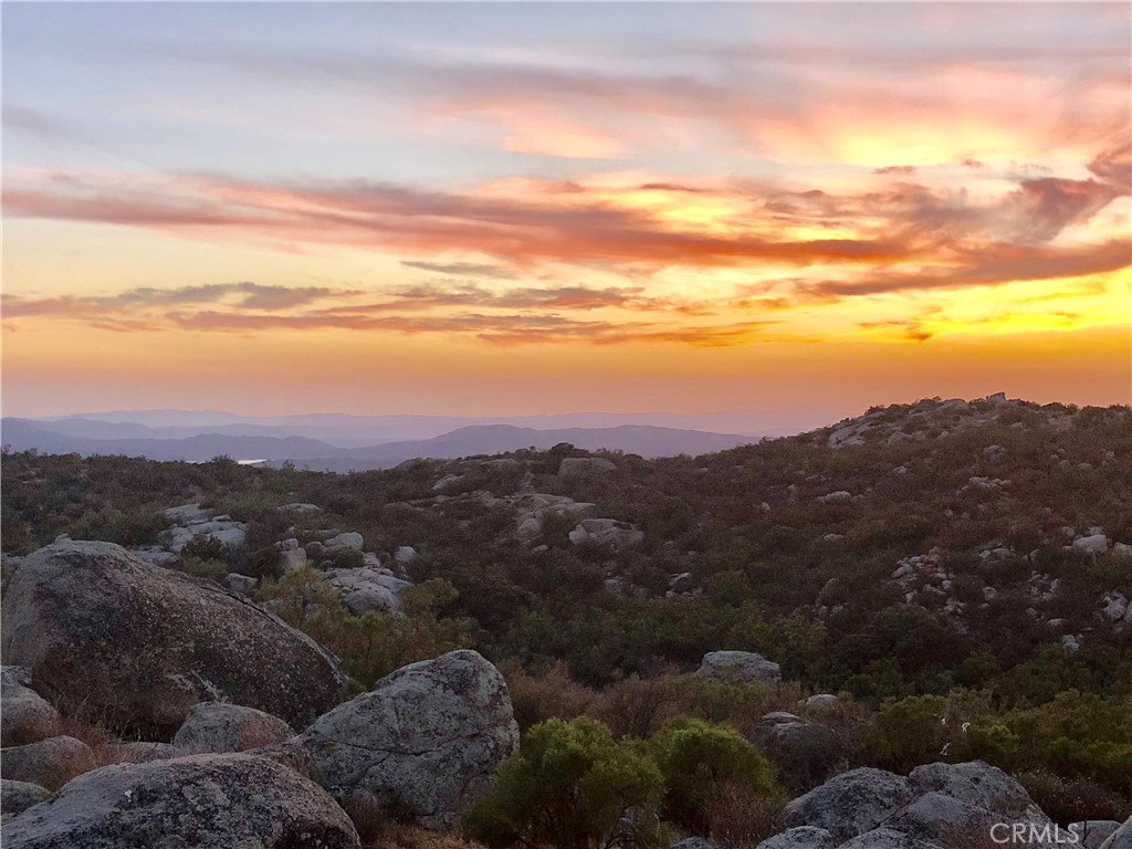https://media.crmls.org/medias/40d626cc-3422-4d51-9d88-c5785e7ce137.jpg?preset=X-Large