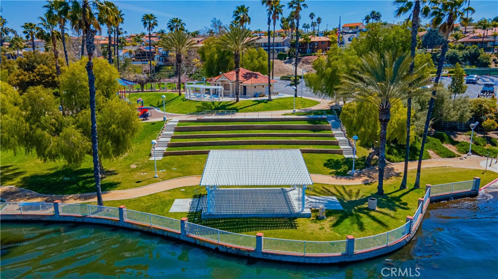 https://media.crmls.org/medias/40d64142-a330-4079-8408-b089bc74837f.jpg?preset=X-Large