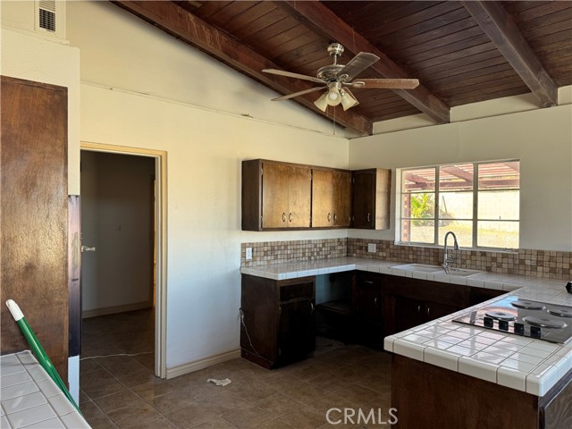 Detail Gallery Image 8 of 23 For 7052 Starne Rd, Corona,  CA 92881 - 3 Beds | 2 Baths