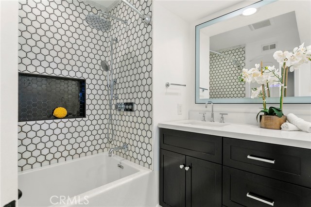 Detail Gallery Image 14 of 31 For 21066 Poolside, Huntington Beach,  CA 92648 - 2 Beds | 2/1 Baths