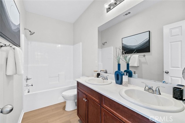 13016 Waterlily Way, Chino CA: https://media.crmls.org/medias/40d8021c-ca59-4e37-8191-490d7b477952.jpg