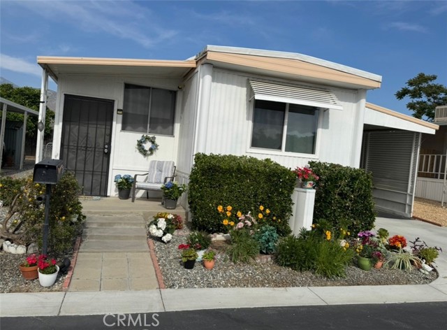 45055 E. Florida Avenue, Hemet CA: https://media.crmls.org/medias/40d84f40-51a4-4720-94cb-9c8f181905ba.jpg