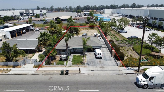 17744 Slover Avenue, Bloomington CA: https://media.crmls.org/medias/40d9ace2-0e7d-4f17-97a1-4f711234a12b.jpg