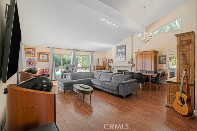 2292 Hillsbury Road, Westlake Village CA: https://media.crmls.org/medias/40da0ce9-4f0b-41a1-bce7-1a0e71cb20b5.jpg