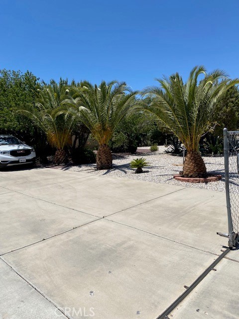 15805 Muscatel Street, Hesperia CA: https://media.crmls.org/medias/40da2b8f-1bb4-410f-be5e-cc9d18b78017.jpg