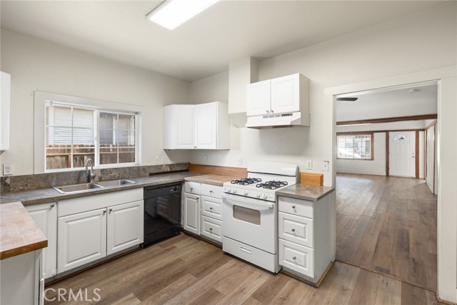 Detail Gallery Image 13 of 27 For 1048 W 5th, Chico,  CA 95928 - 4 Beds | 3 Baths