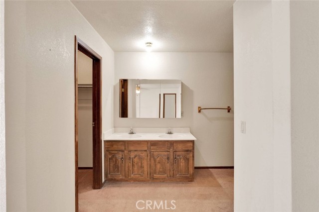 27580 Linda Vista Road, Barstow CA: https://media.crmls.org/medias/40db0c91-1ba5-44eb-9a0d-c475f7aee58b.jpg