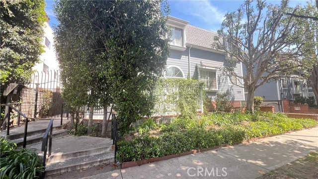 Detail Gallery Image 2 of 29 For 1830 Stoner Ave #1,  Los Angeles,  CA 90025 - 2 Beds | 3 Baths