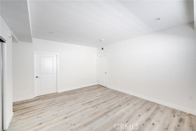 Detail Gallery Image 14 of 19 For 14526 Hartland St #106,  Van Nuys,  CA 91405 - 2 Beds | 2 Baths