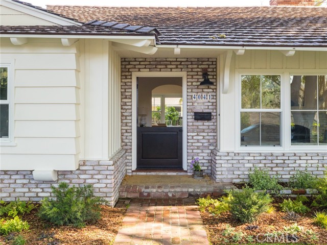 Everyone loves a dutch door entry