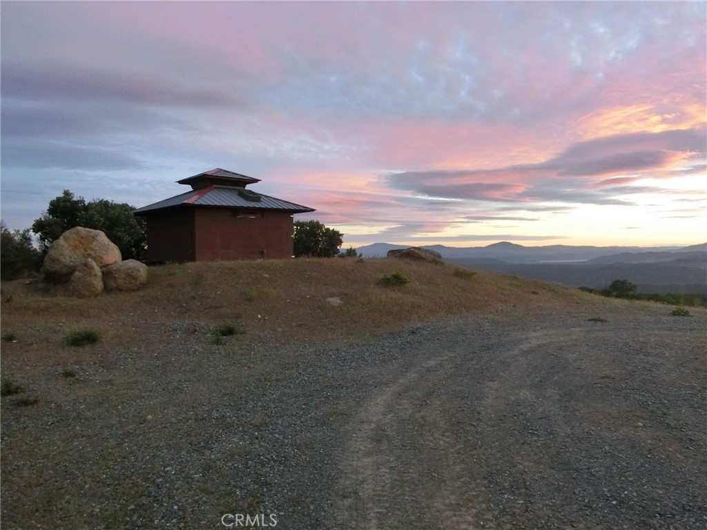 https://media.crmls.org/medias/40db7d37-b29d-4119-b1fd-da8c5cb35fa6.jpg?preset=X-Large