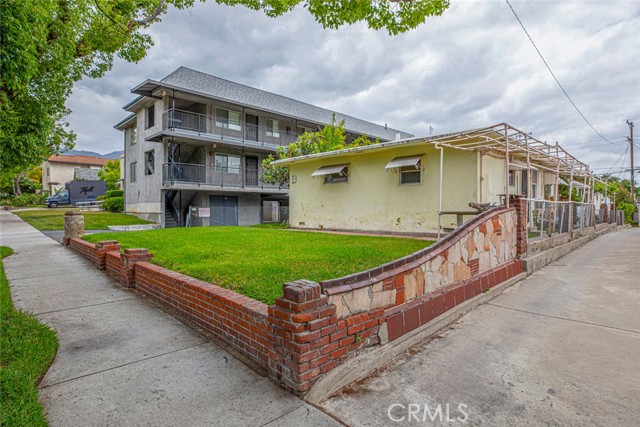 1022 Spazier Avenue photo 2
