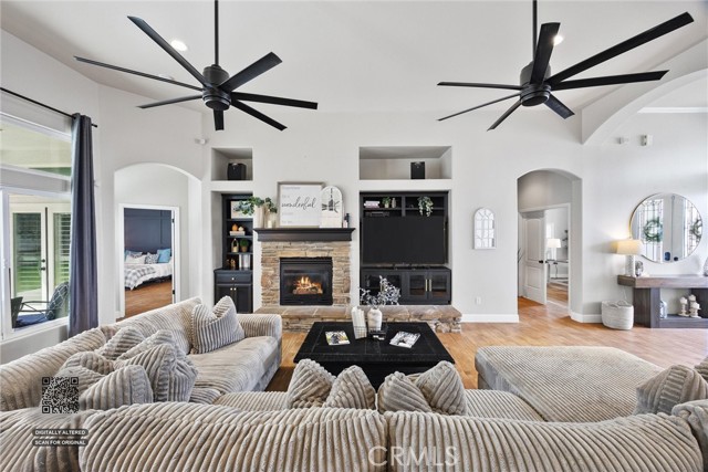 Detail Gallery Image 23 of 55 For 11605 Yarborough, Bakersfield,  CA 93312 - 5 Beds | 2/1 Baths