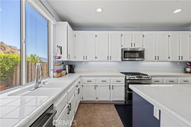 Detail Gallery Image 16 of 68 For 31205 Cherry Dr, Castaic,  CA 91384 - 5 Beds | 3 Baths